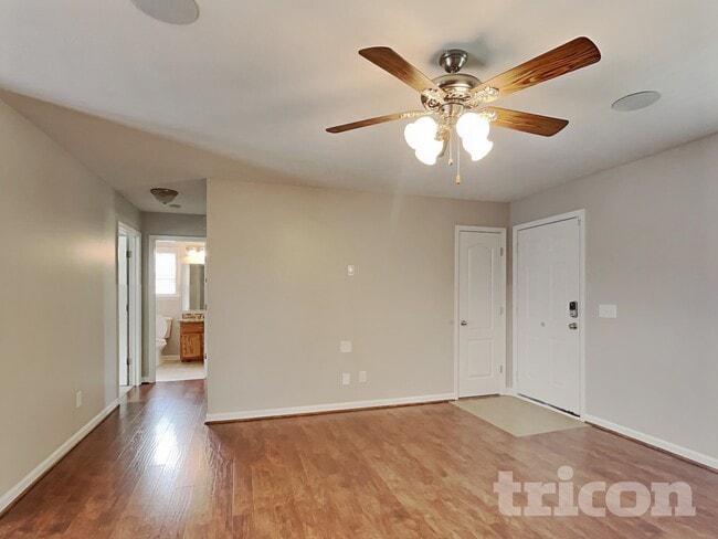 Photo - 1621 Robert Rd