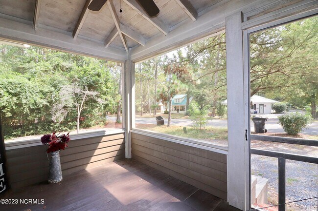 Photo - 630 N May St