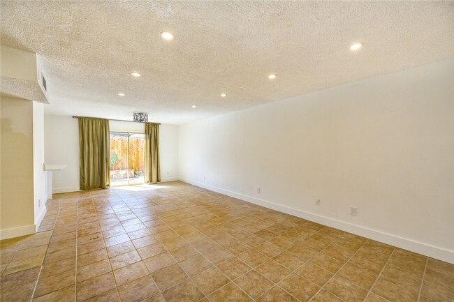 Photo - 9031 Sharpcrest St