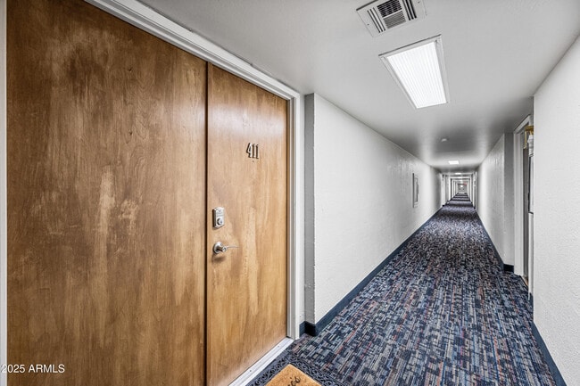 Photo - 7940 E Camelback Rd Unidad 411