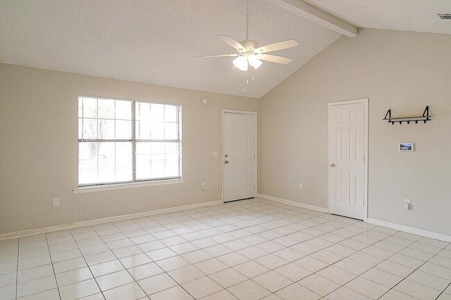 Photo - 1235 Pineridge Way