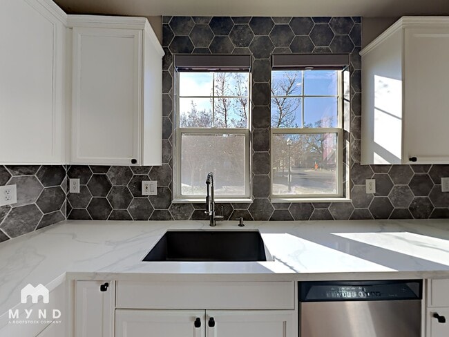 Photo - 398 Metro Ln