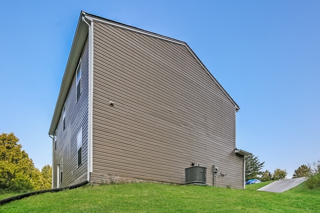 Photo - 125 Zach Dr