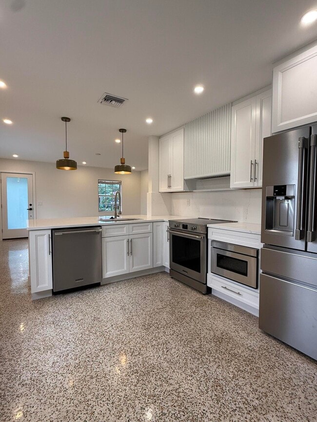Photo - 335 Cornell Dr