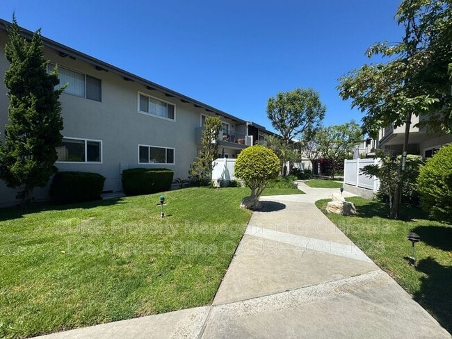 Photo - 1745 Maple Ave