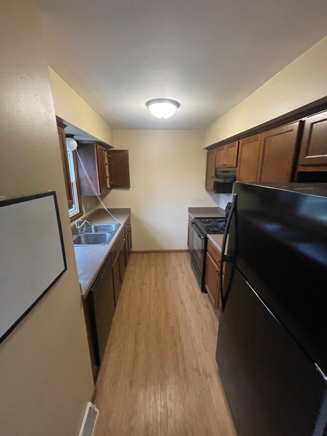 2700 Albany Ct