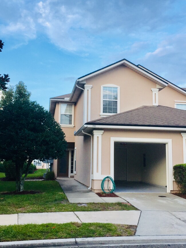 Photo - 706 Middle Branch Way Townhome