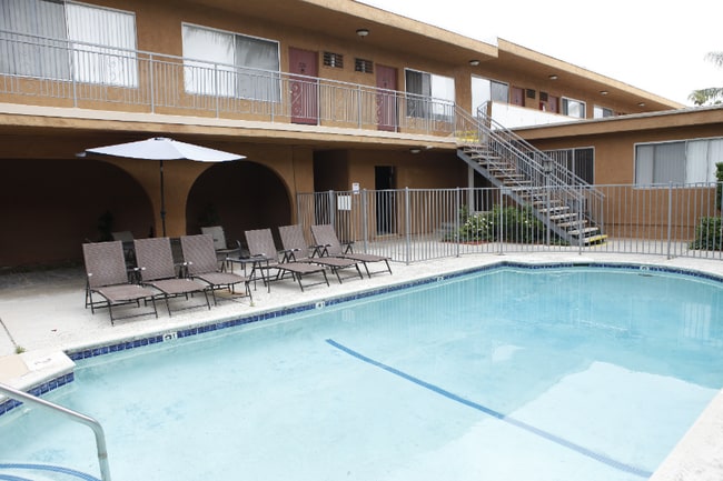 Photo - 11920 Chandler Blvd Apartamento Unidad 107
