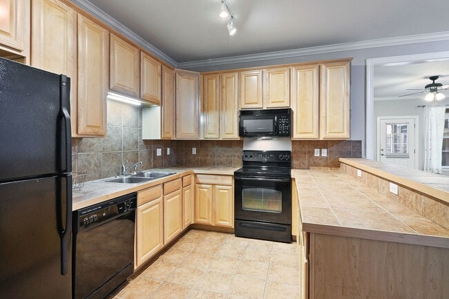 Building Photo - 809 Summer Breeze Dr Unit 809 Summer Breeze #308 Rental