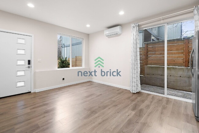 Photo - 2 Bed 2 Bath Single-family House Available for Rent! Unidad B