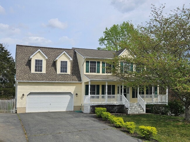 Building Photo - 4 BR, 3.5 BA Colonial