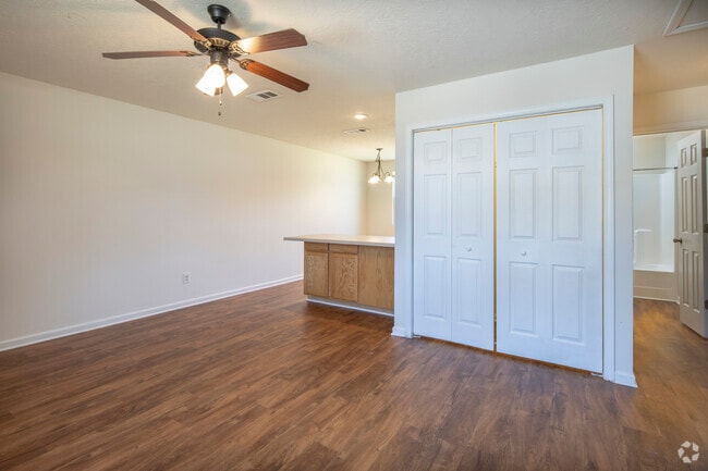 2BR, 1BA Living Room