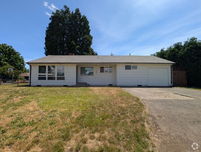 Building Photo - Nice 3 bed/1 bath with large backyard and ... Rental