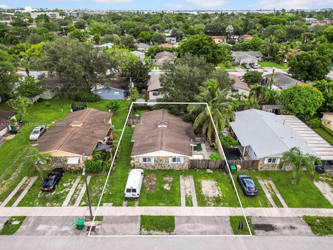 Photo - 6165 SW 44th St Unidad 2