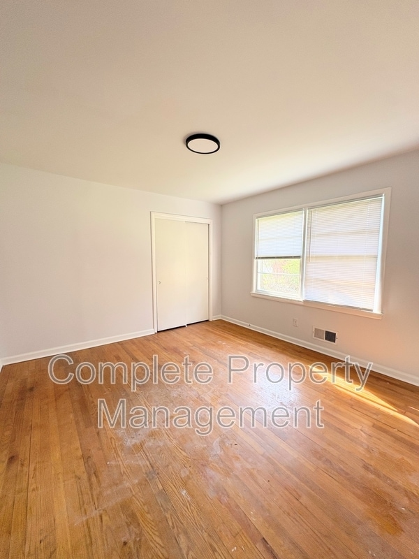 Photo - 2641 1st St NE