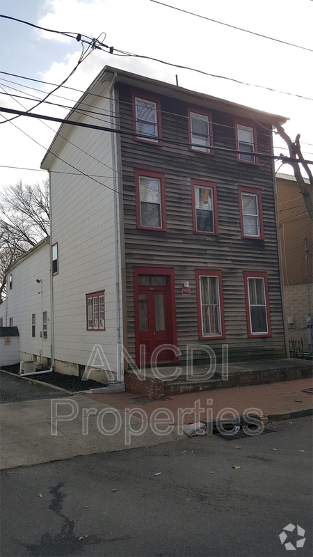 Building Photo - 122 Garden St Unit Apt C