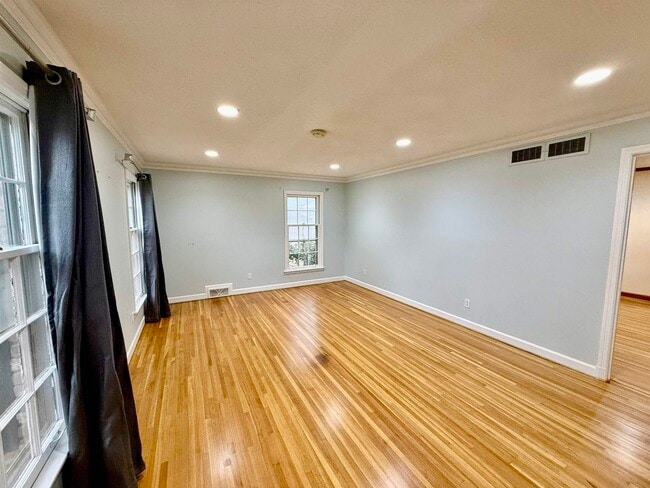 Photo - 1881 Akerswood Cove