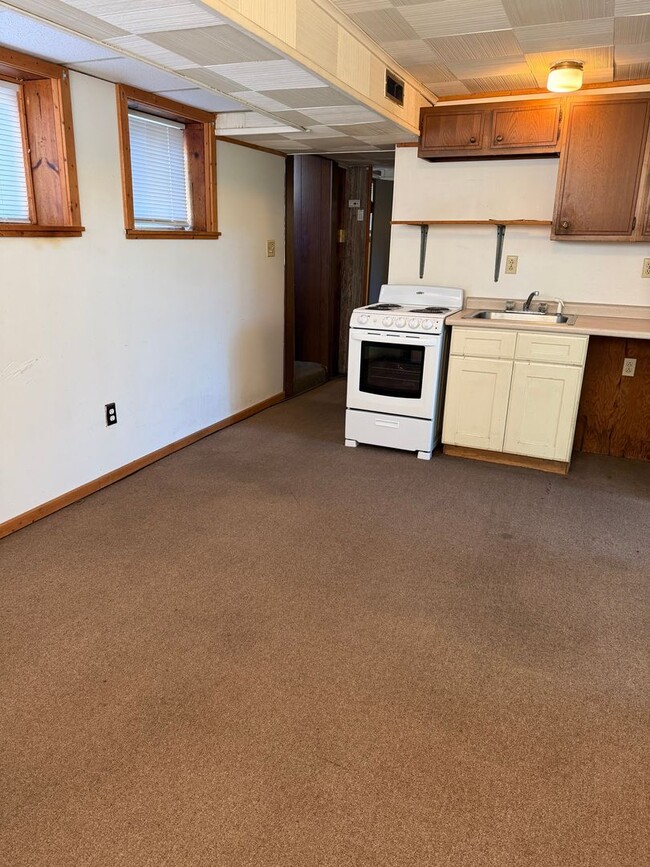 300 Vincennes Ave Unit 2