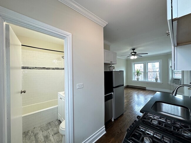 Photo - 655 W Roscoe St Unidad A07W