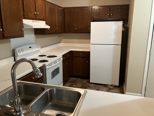 Photo - 1823 Holmes St