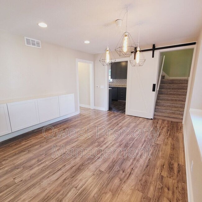 Photo - 3505 Curtis St