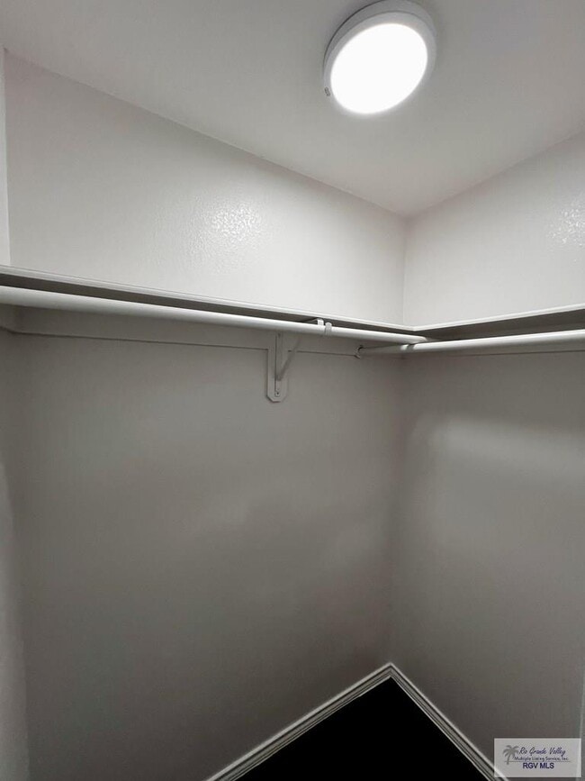 Photo - 2656 Malta St