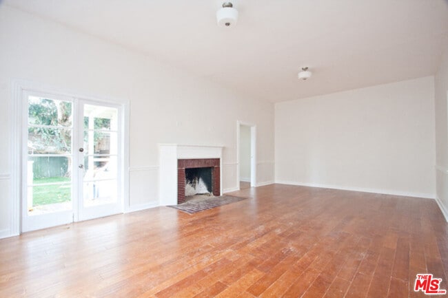 Photo - 153 Hollister Ave