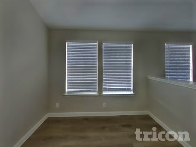 Photo - 4842 Dahlia Terrace