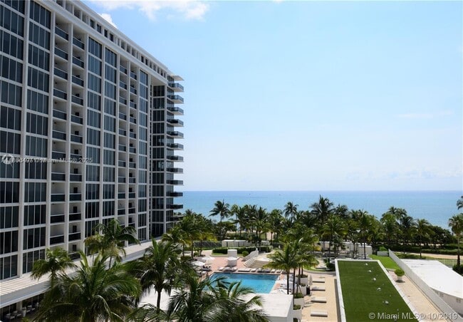 Photo - 10275 Collins Ave Unidad 521 Rental