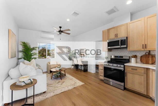 Building Photo - 4286 Samoset Ave Unit 6