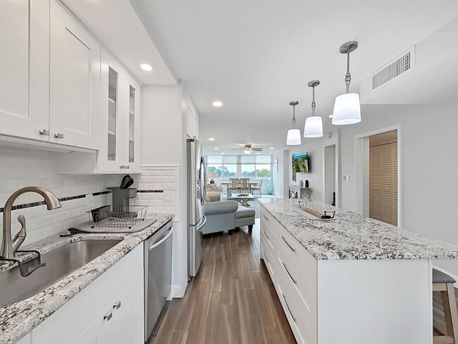 Photo - 2620 Cove Cay Dr Unidad 403
