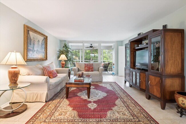 Photo - 3900 Oaks Clubhouse Dr Unidad 409