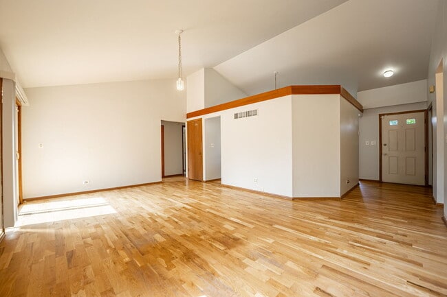 Photo - 220 Longford Ct