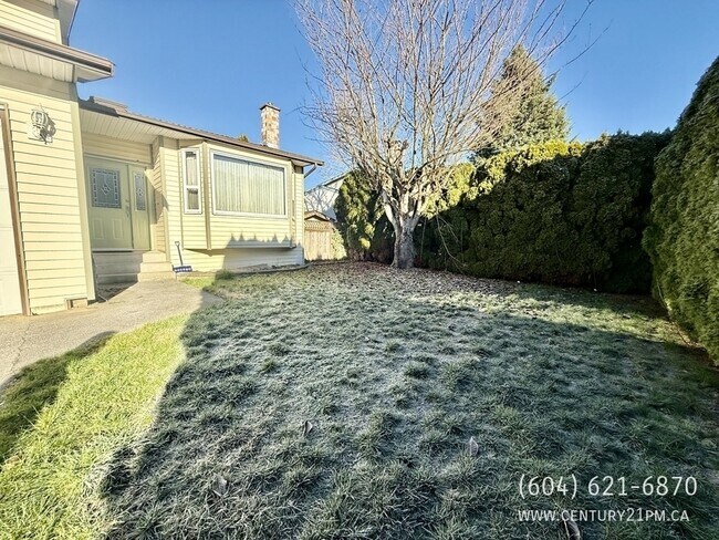 Photo - 9209-9213 213 St