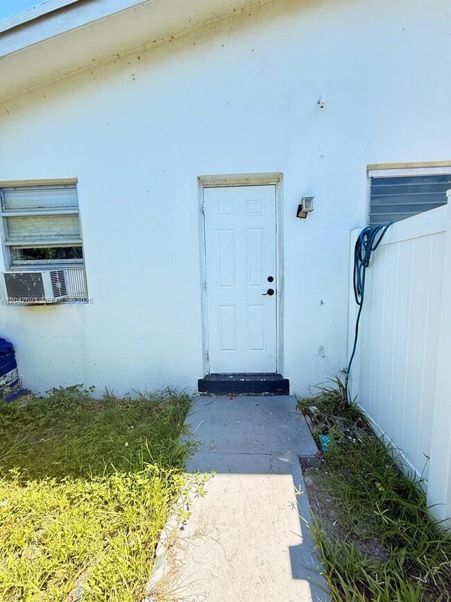 Building Photo - 301 9th St Unit 1