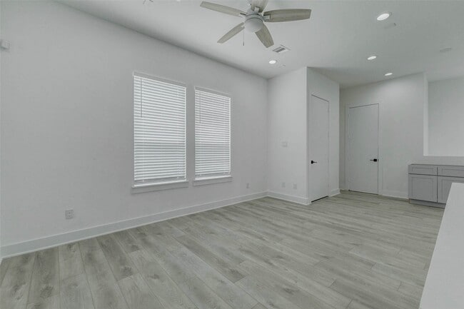Photo - 5705 Elysian St