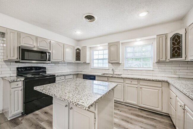 Photo - 1030 Perkins Dr