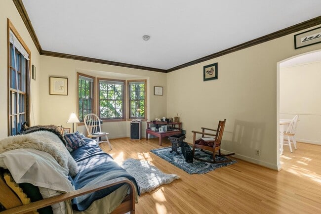 Photo - 201 Melbourne Ave SE