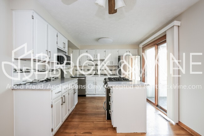 Building Photo - 5056 Ewald Dr Rental