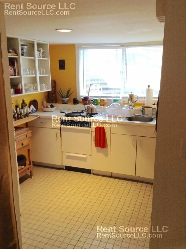 Photo - 2B Hingham St