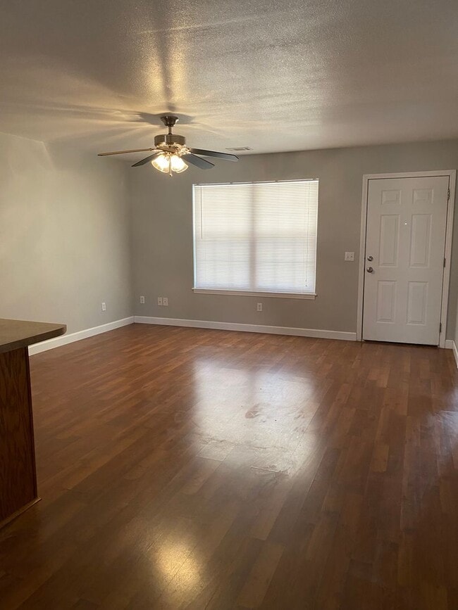 Photo - 305 Cedar Creek Dr Unidad 305 Cedar Creek Drive #A