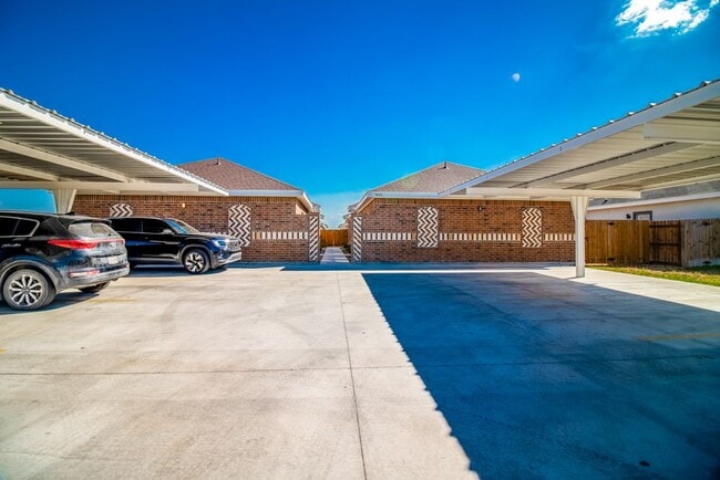 Building Photo - 905 W Sunset Valley St