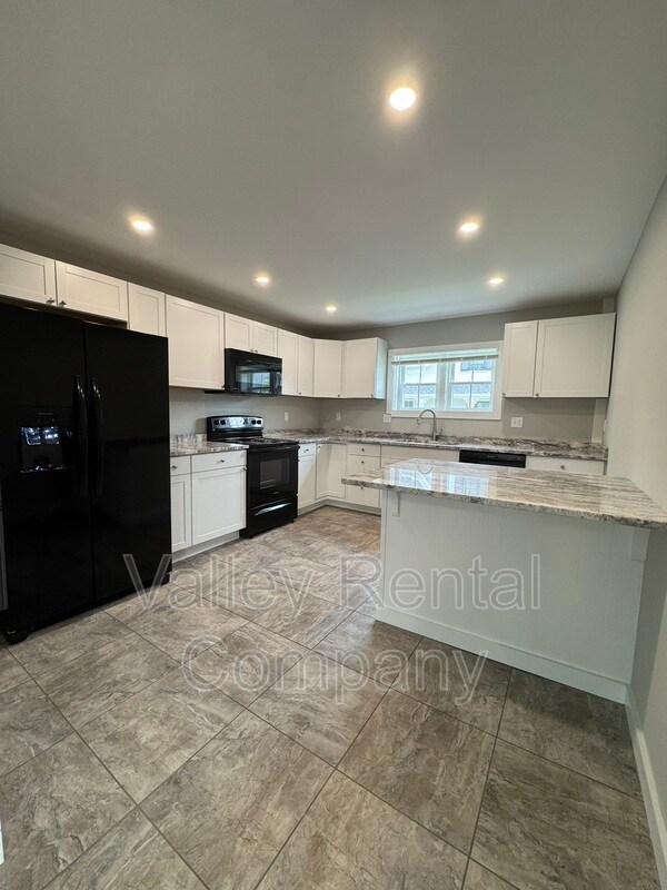 Photo - 118 N Main St