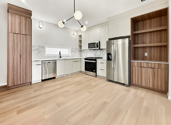 Photo - 9303-9123 123 Ave NW