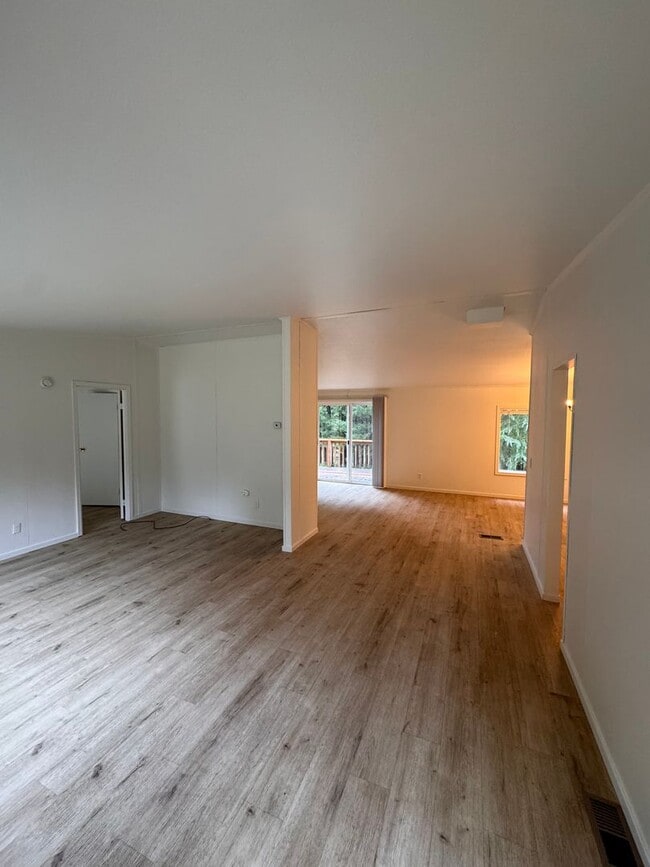 Photo - Quaint 4-Bedroom/2 Bath Property in Amboy, Available Now!