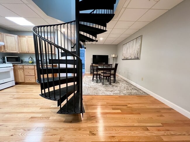 Photo - 139 R Linden St Unit 2