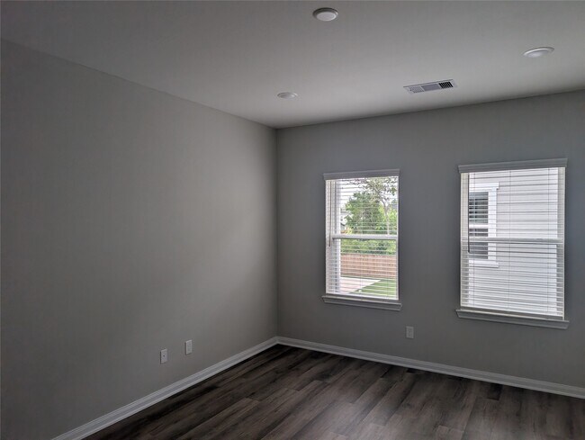 Photo - 206 Clark Rd