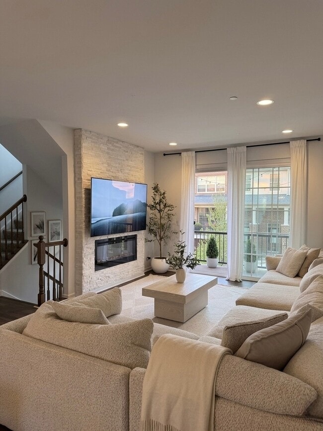 Photo - 470 Woodmoor Dr