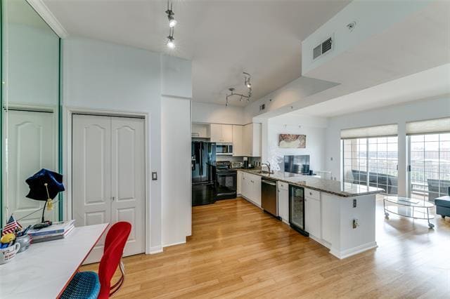 Building Photo - 3225 Turtle Creek Blvd Unit 1128 Rental