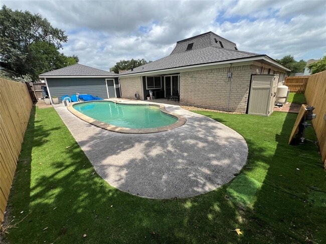 Photo - 14007 Overbrook Ln House